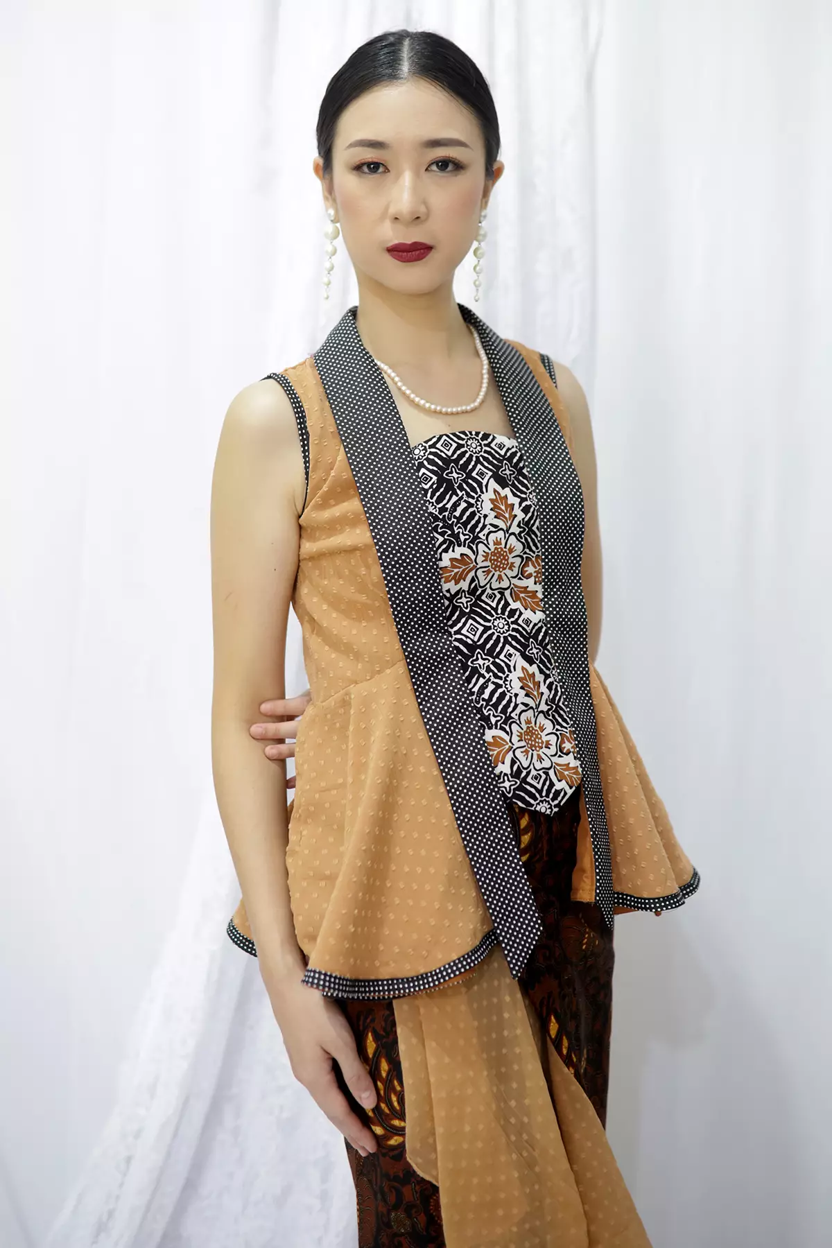 Asmara Juwita Kembang Ayu Cokelat Kebaya Batik