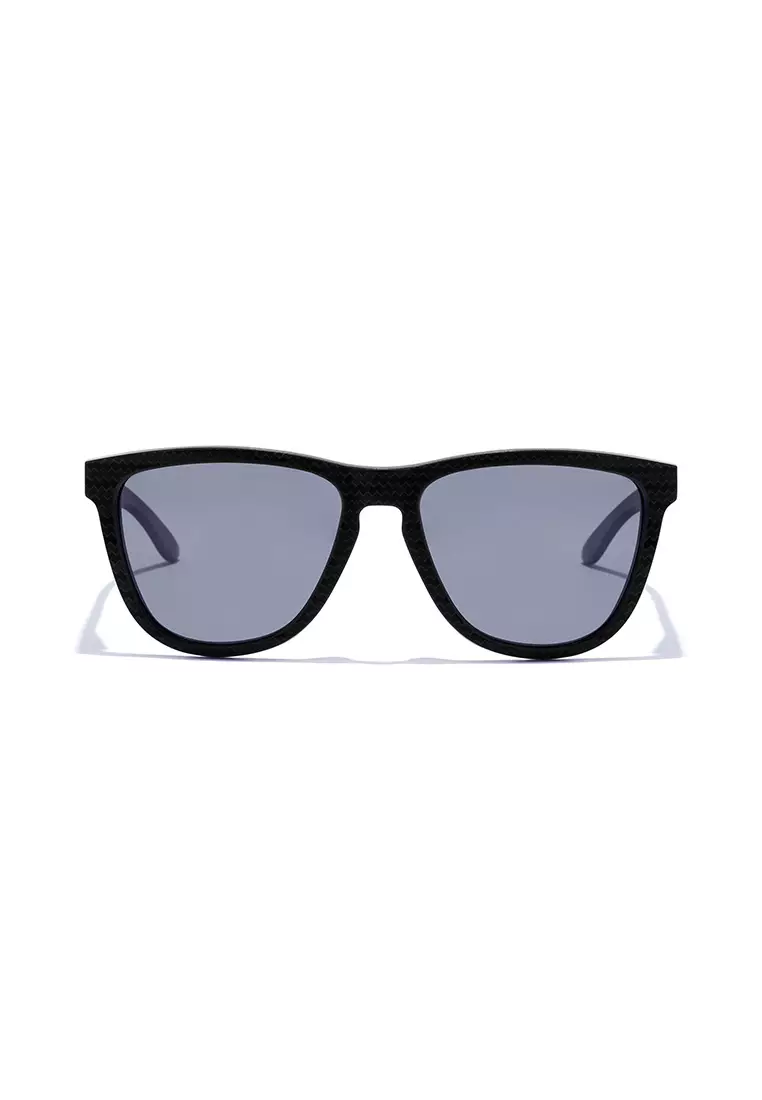 HAWKERS POLARIZED Dark ONE CARBONO RAW. Sunglasses for Men and Women, Unisex. UV400 protection. Official product designed and made in Spain. HONR21NBTP