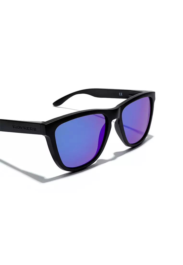 HAWKERS Black Sky ONE RAW. Sunglasses for Men and Women, Unisex. UV400 protection. Official product designed and made in Spain. HONR21BLT0