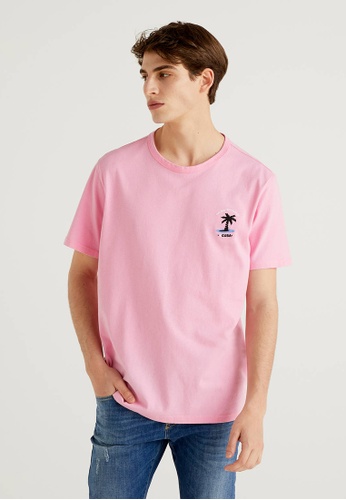 pink shirt