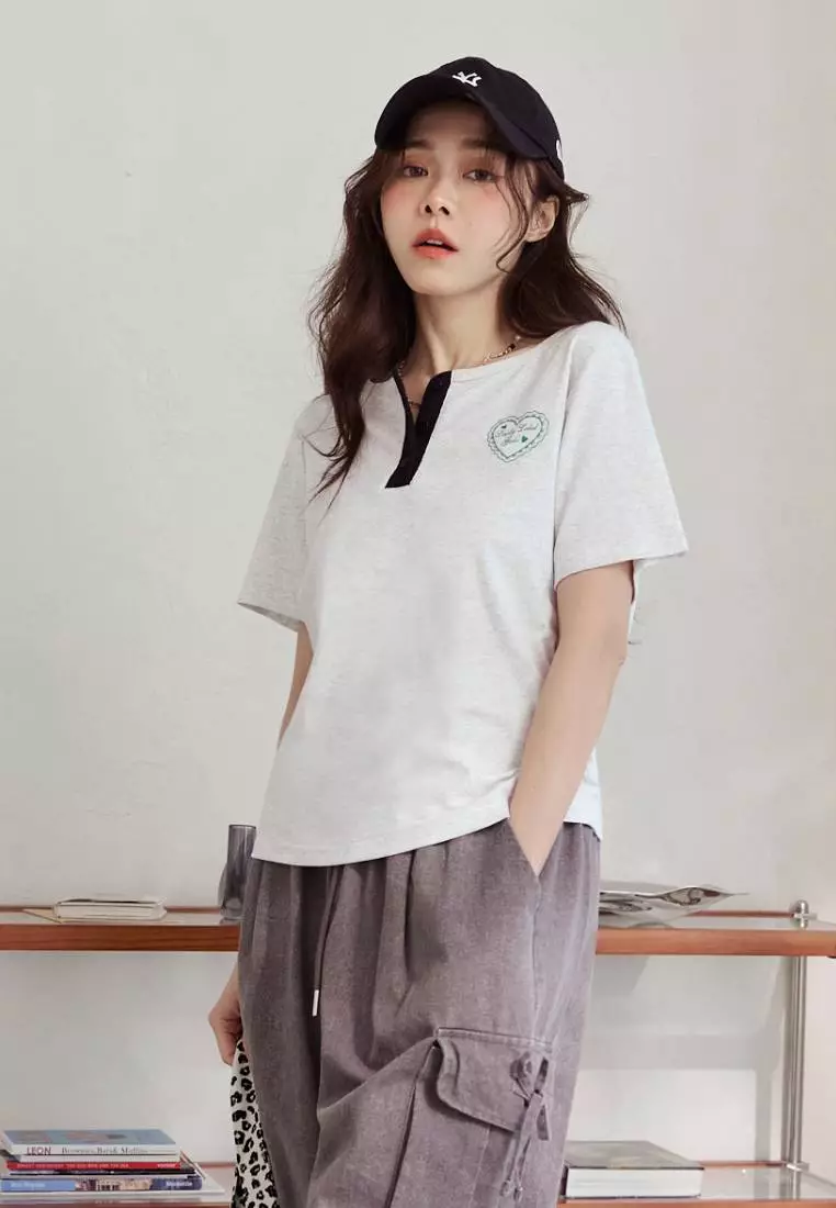 Contrast Color Half-Placket Short Sleeve Top with Heart Print [AB20523]