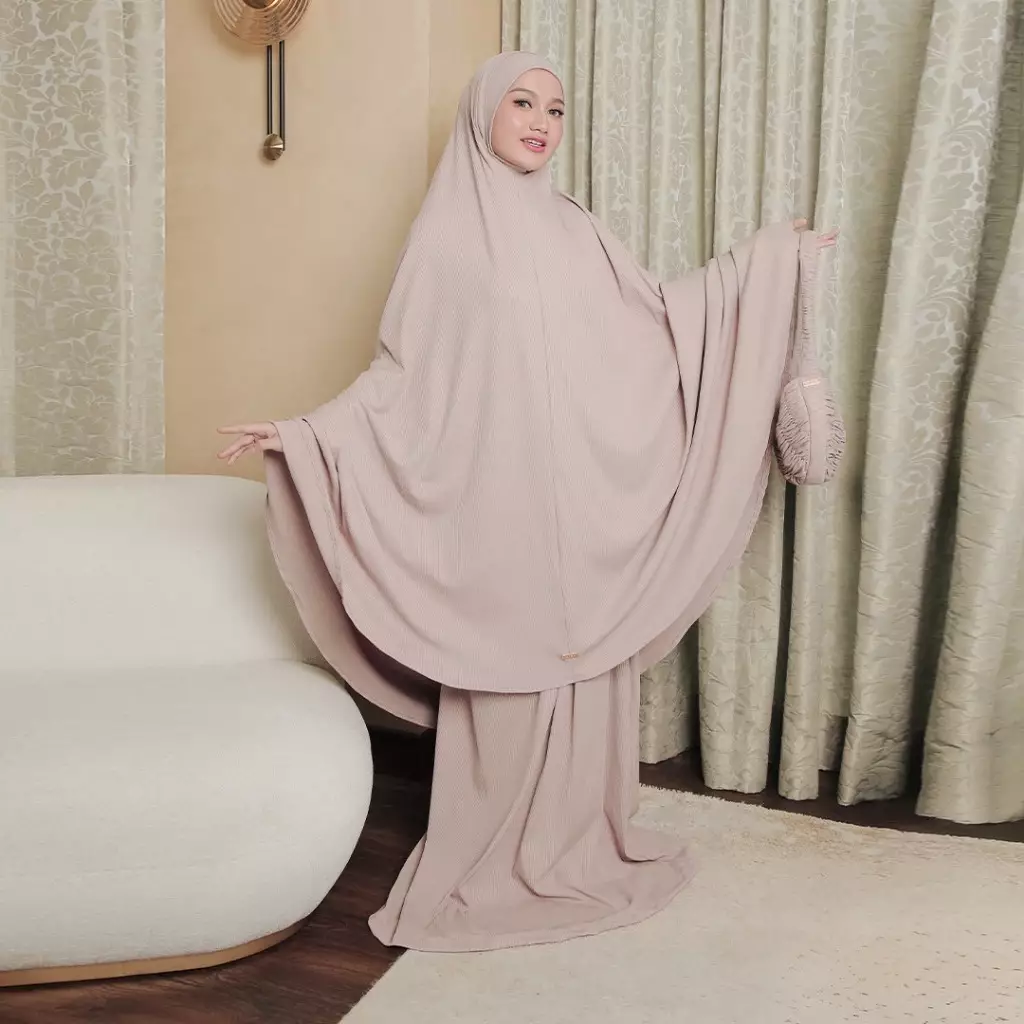 Nanda Prayer Set Nude Cream