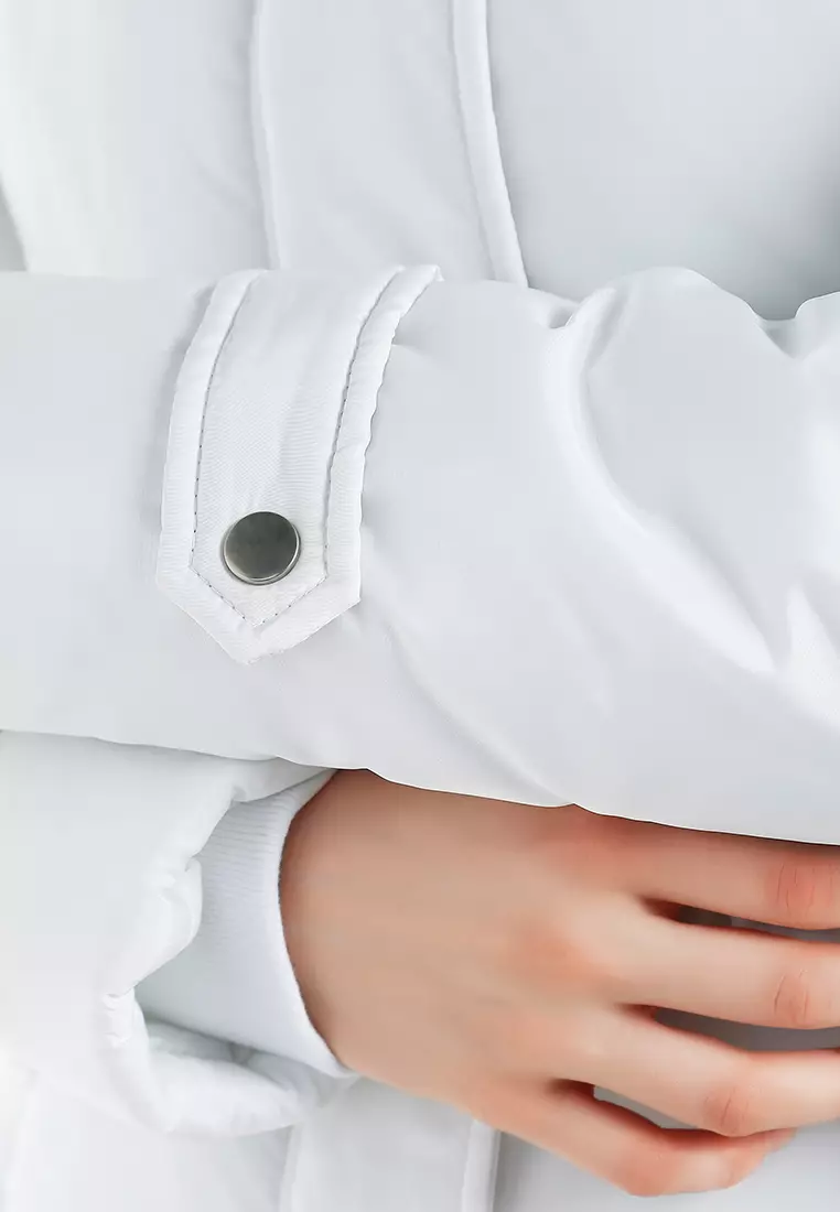 白色人造毛領長羽絨服
