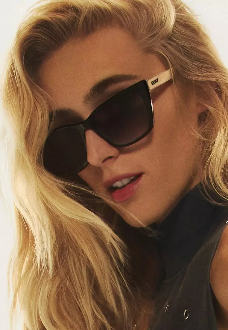 Call The Shots Remixed Sunglasses - Black/Smoke