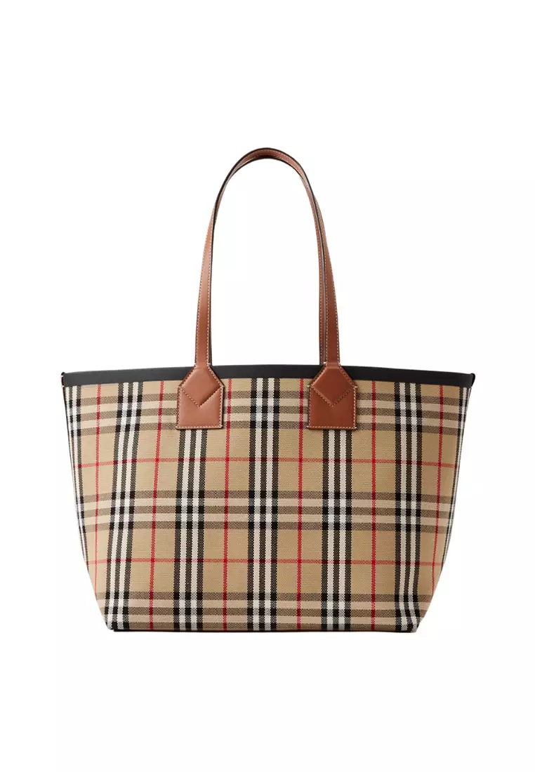 Burberry hotsell hand purse