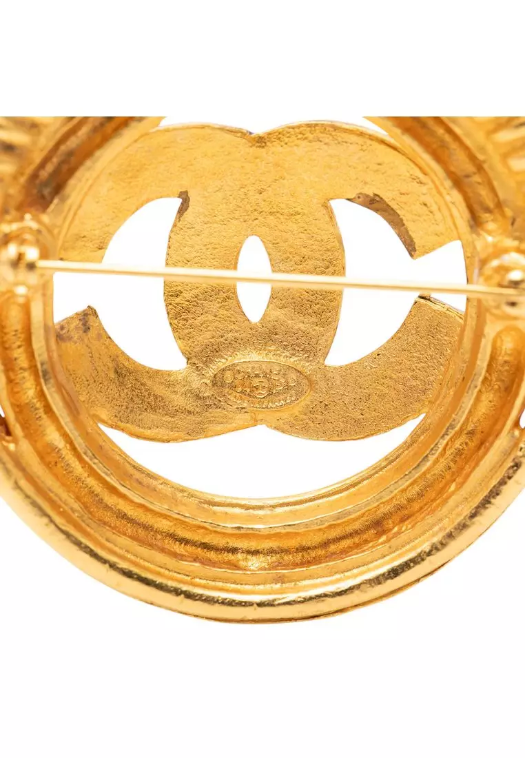 Pre-Loved Chanel Gold Plated Cc Spring Round Brooch