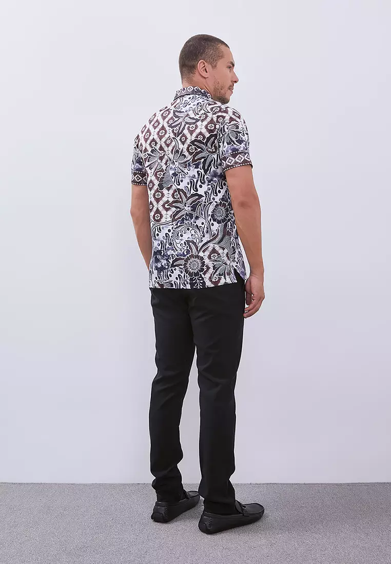 MANZONE - Kemeja Batik Lengan Pendek Pria Barata Comfort Fit - Brown Warna White