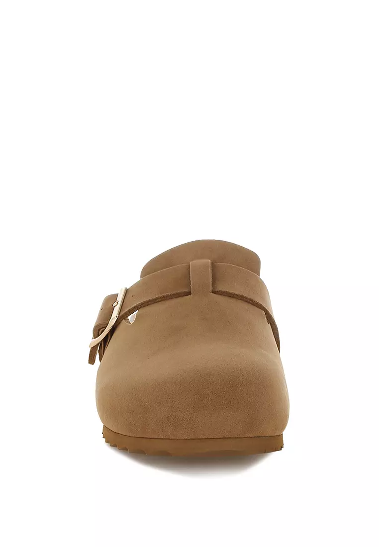 Sandal Mules Slip-On Aksen Gesper Warna Cokelat