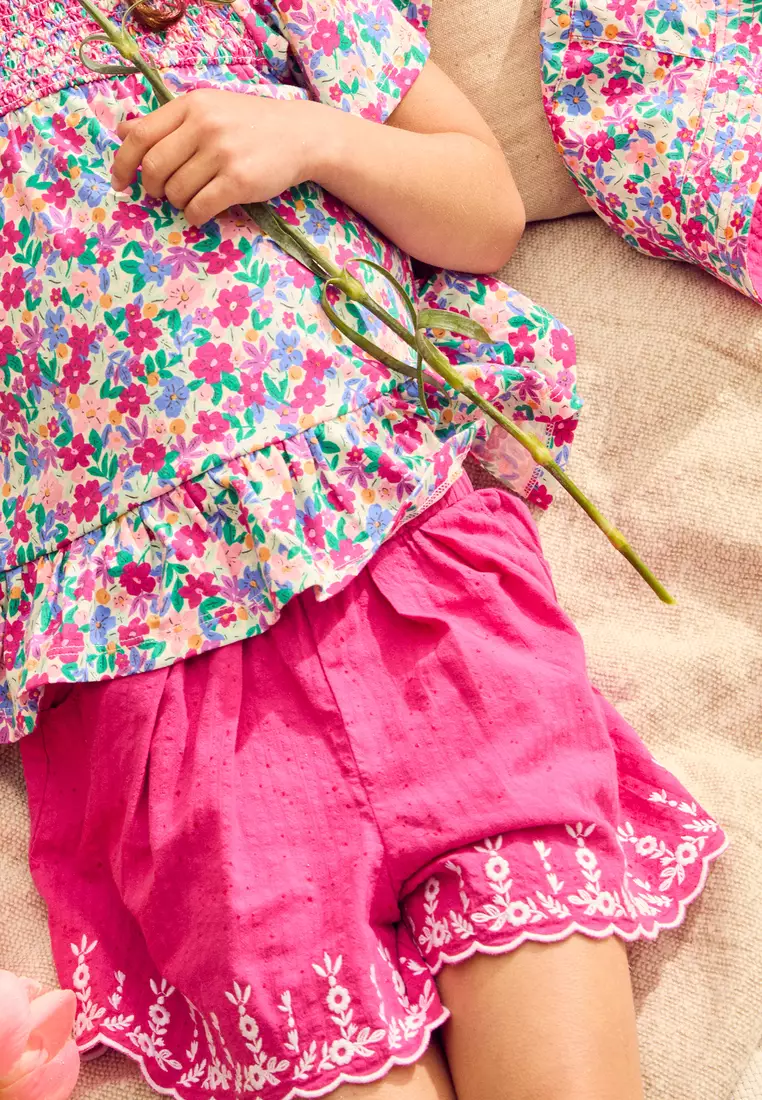 Fuchsia pink shorts with floral embroidery