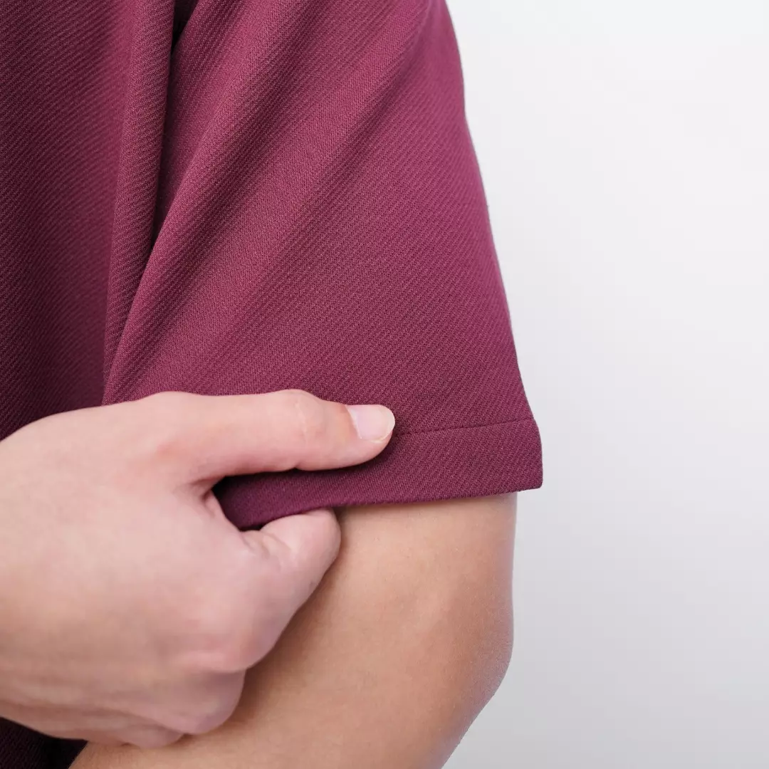 Ryusei Kemeja Reguler Kudo Twill Maroon – Kemeja dengan Tekstur Unik