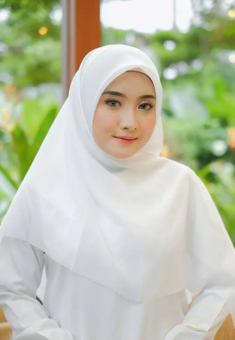 Hijab Segi 4 Bella Basic Lasercut White
