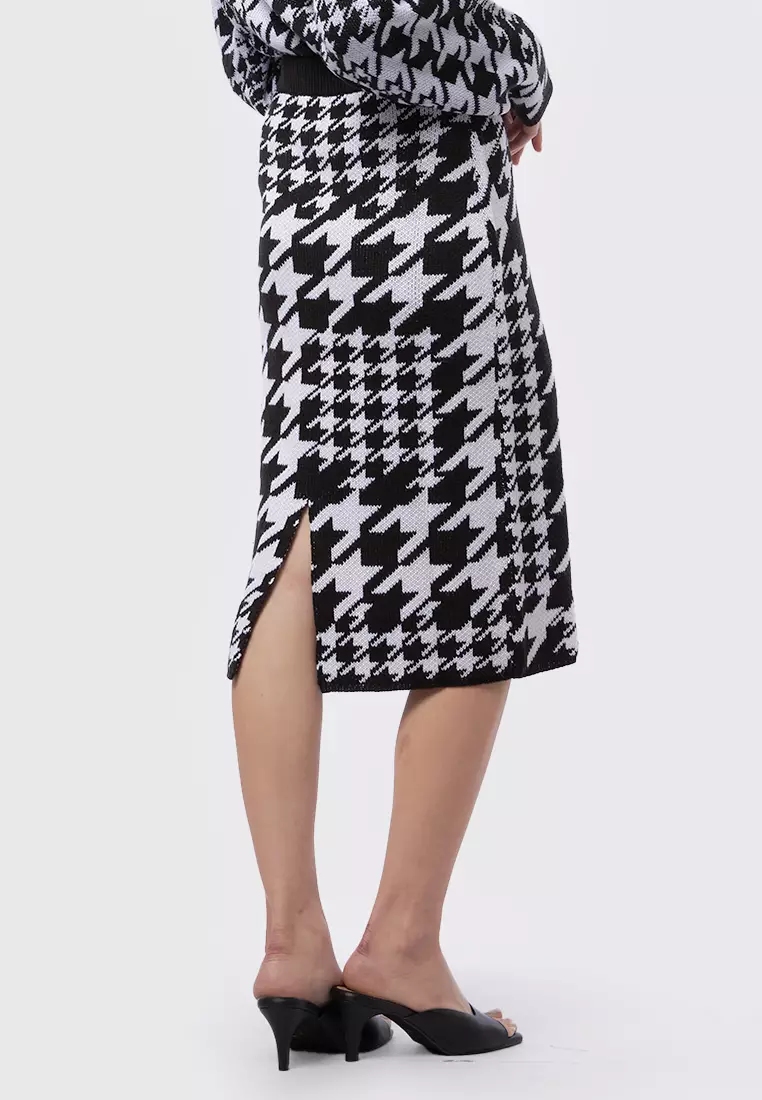 Monochrome Knit Skirt