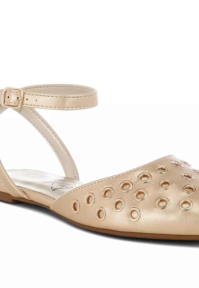 Metallic Eyelet Detail Flat Sandals In Gold