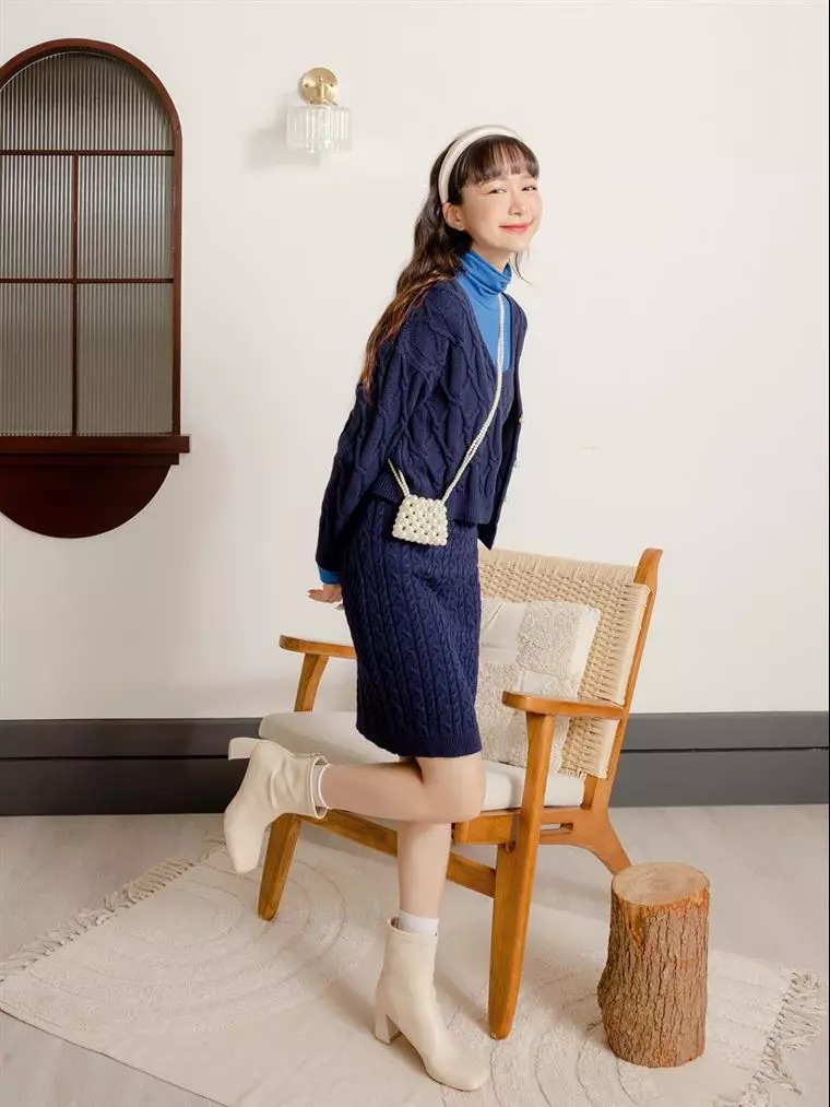 新品今季atelier brugge Shawlcollar down vest Baum Und Pferdgarten + Cicilla Mixed Stitch Crochet Vest