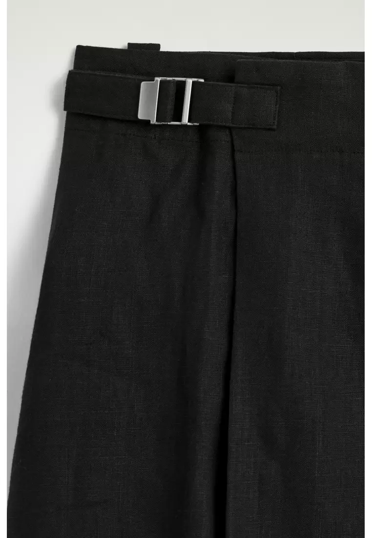 PLEATED BELTED LINEN SHORTS