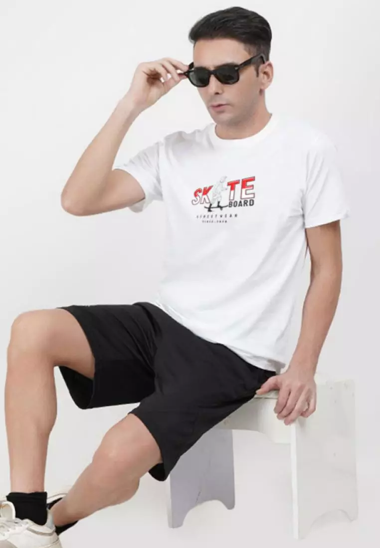 滑板图案白色棉质短袖圆领常规版型 T 恤