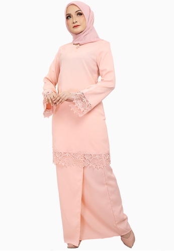 Buy Era Maya Peach Pearl Baju Kurung Pahang Sulam With Flower Brooch Online Zalora Malaysia