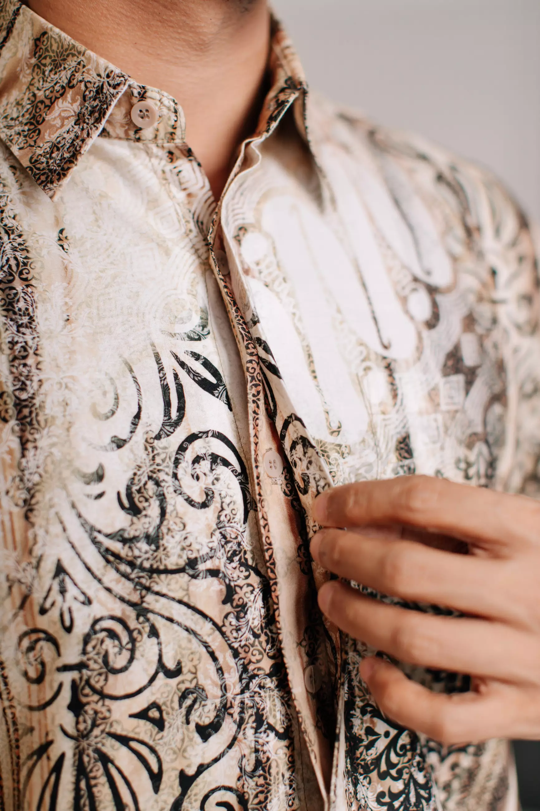 Adyatma Adira Brown Kemeja Batik Furing Regular Fit Lengan Pendek Katun Digital Print