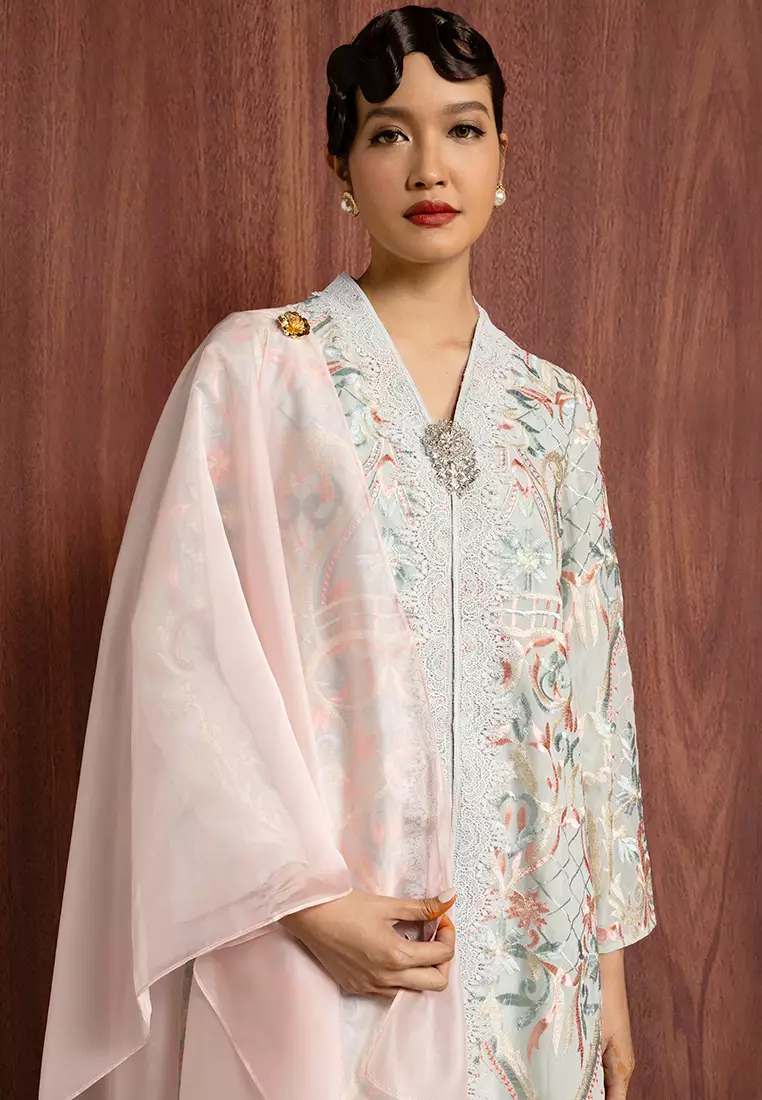 SARA EMBROIDERY KEBARUNG SET WITH SHAWL