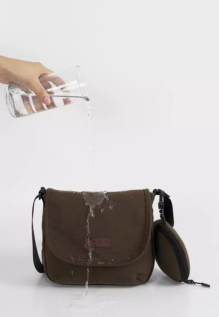 Tas Selempang Sling Bag Waterproof Anti Air Penutup Resleting Yua Series - Coklat