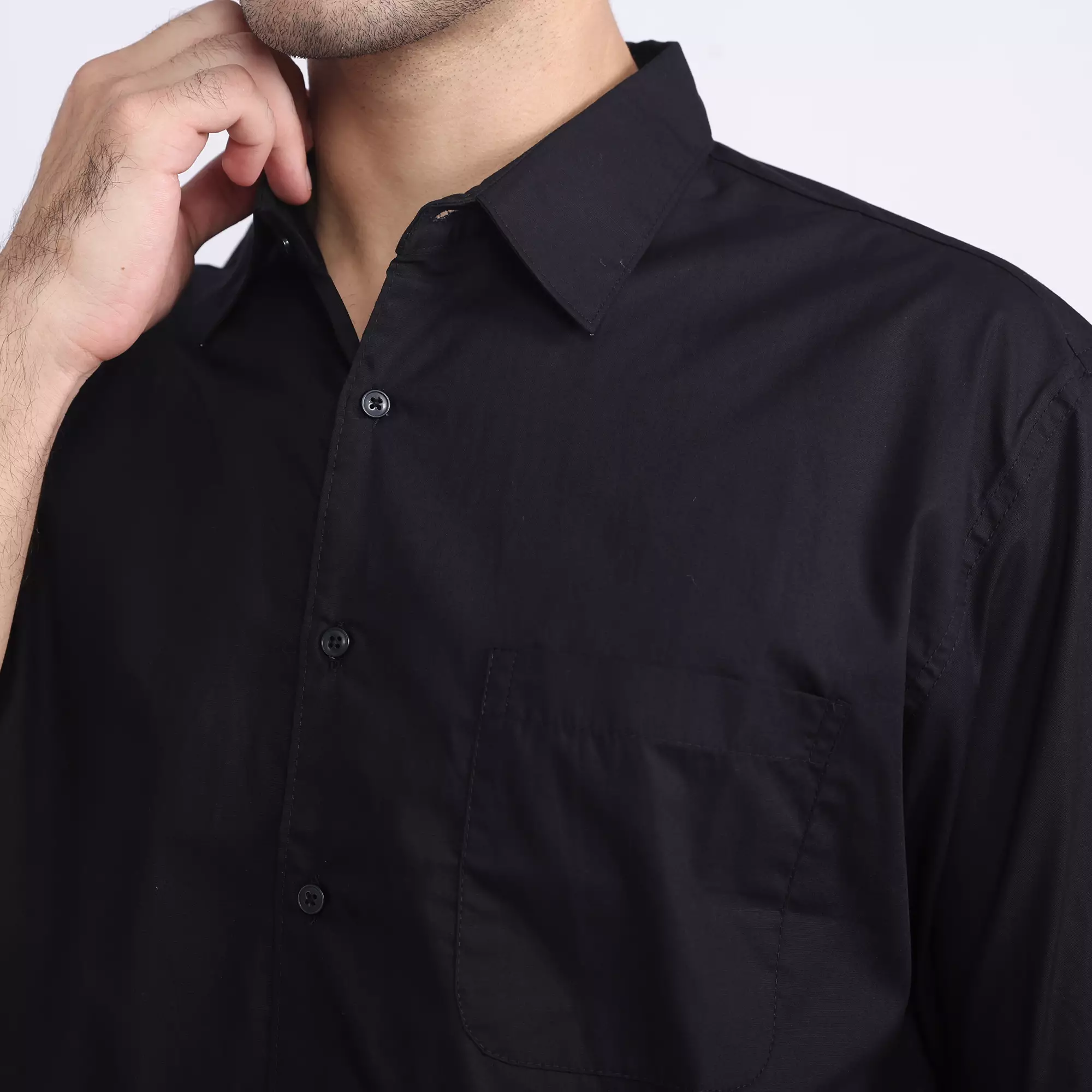 LARUSSO Kemeja Poplin Relax Fit Pria Lengan Pendek - Black