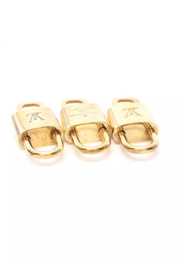 Buy Louis Vuitton Pre-loved LOUIS VUITTON padlock padlock gold With a key 3  piece set 2023 Online
