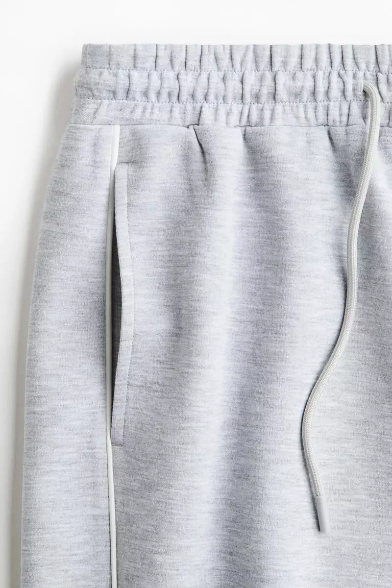 Loose Fit Sports shorts with DryMove™