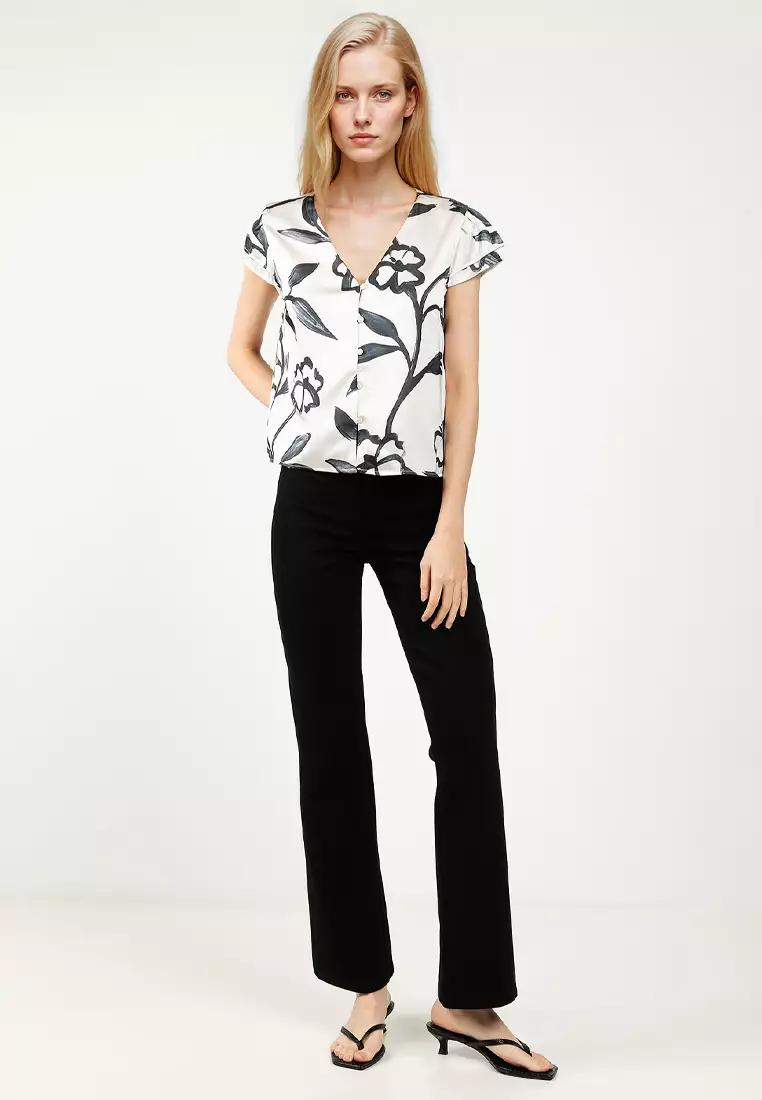 Rubie Short Sleeve V-Neck Short Shirt