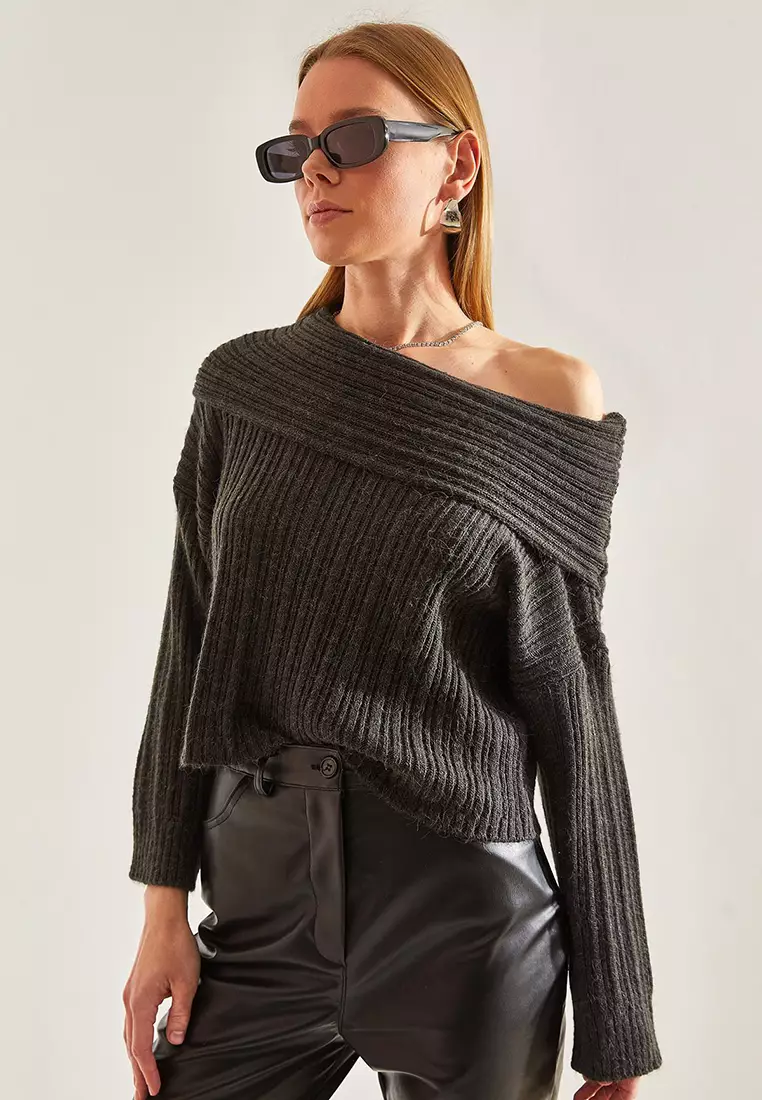 Women's Ruffle Collar Sweater