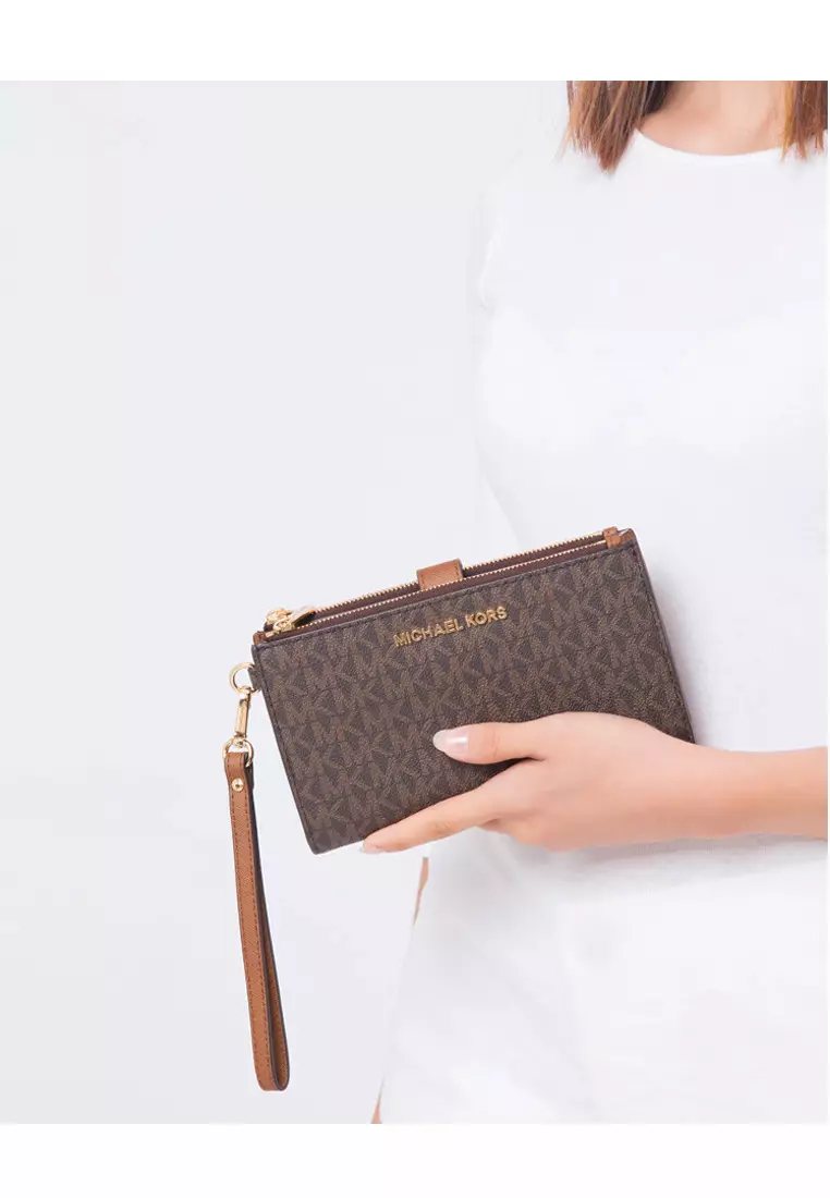 Jet Set Travel Large Double Zip Wristlet In Signature - Brown