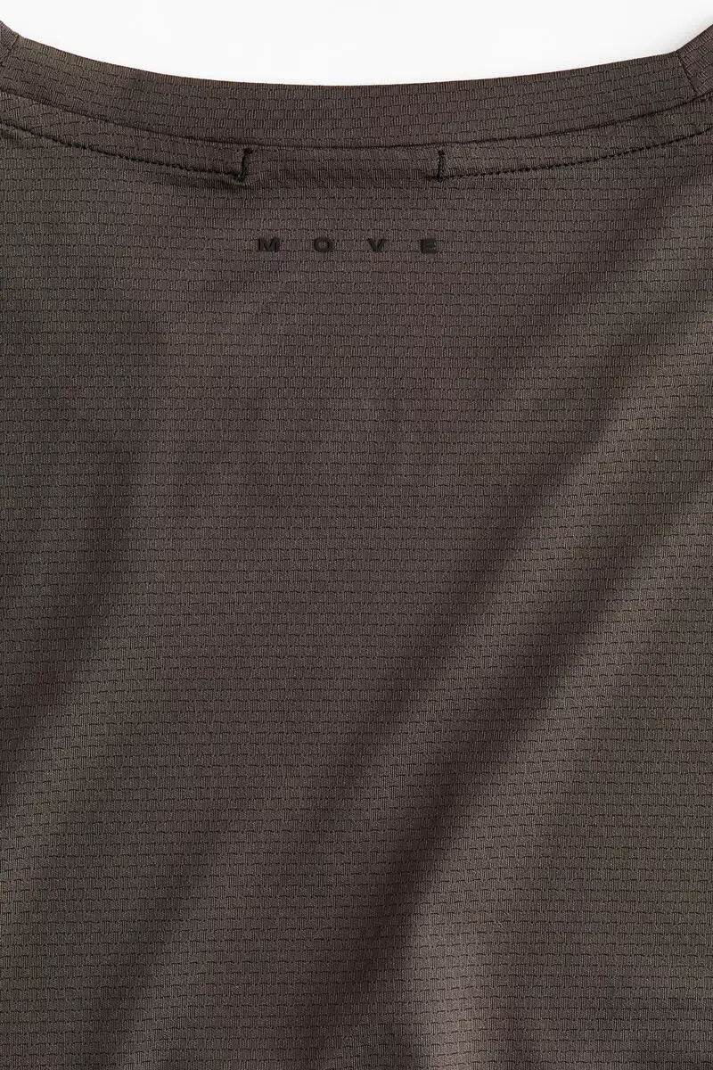 Muscle Fit Sports top with DryMove™