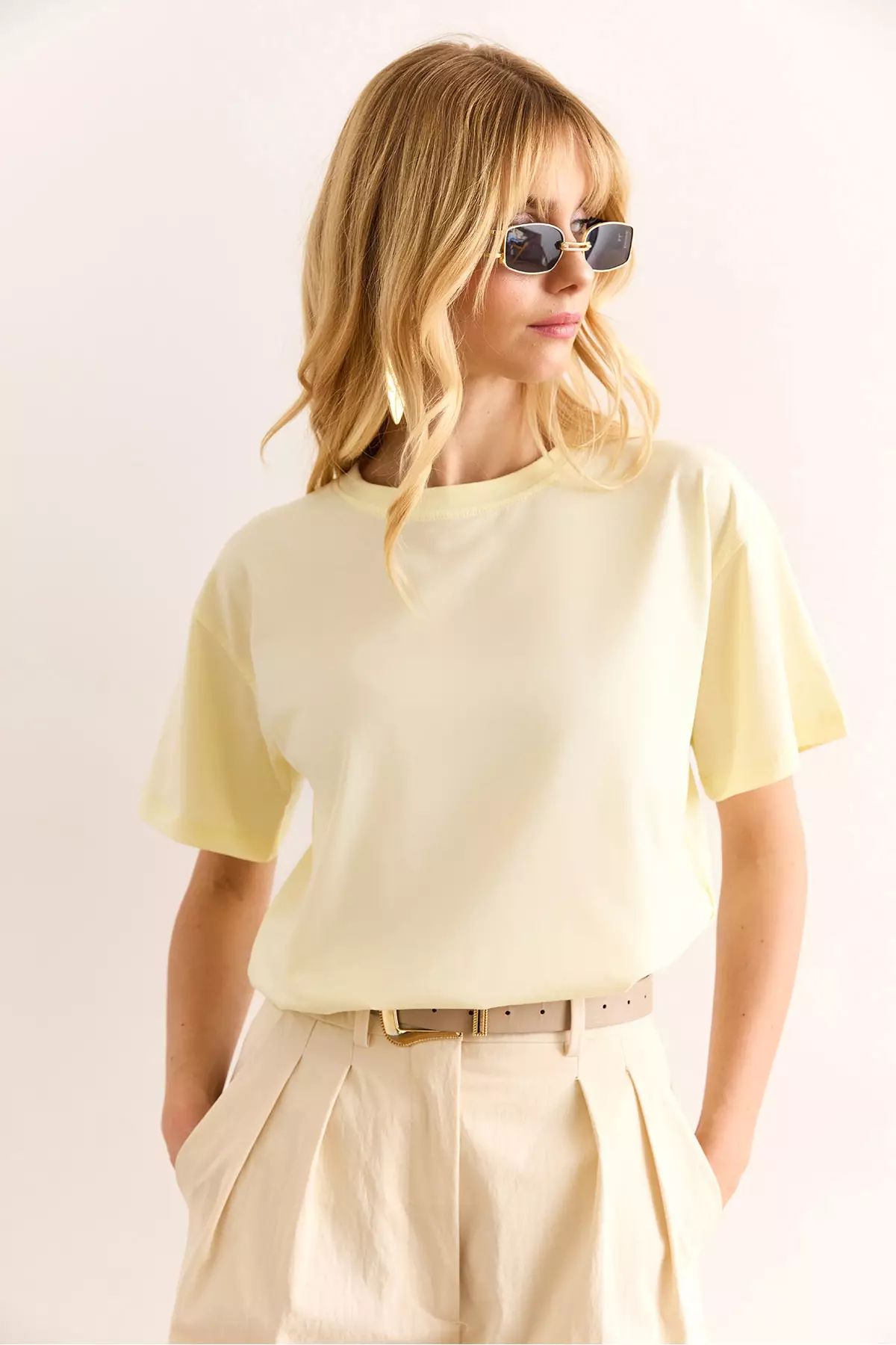 Women's Light Yellow Crew Neck Basic T-Shirt Tsh-19000774