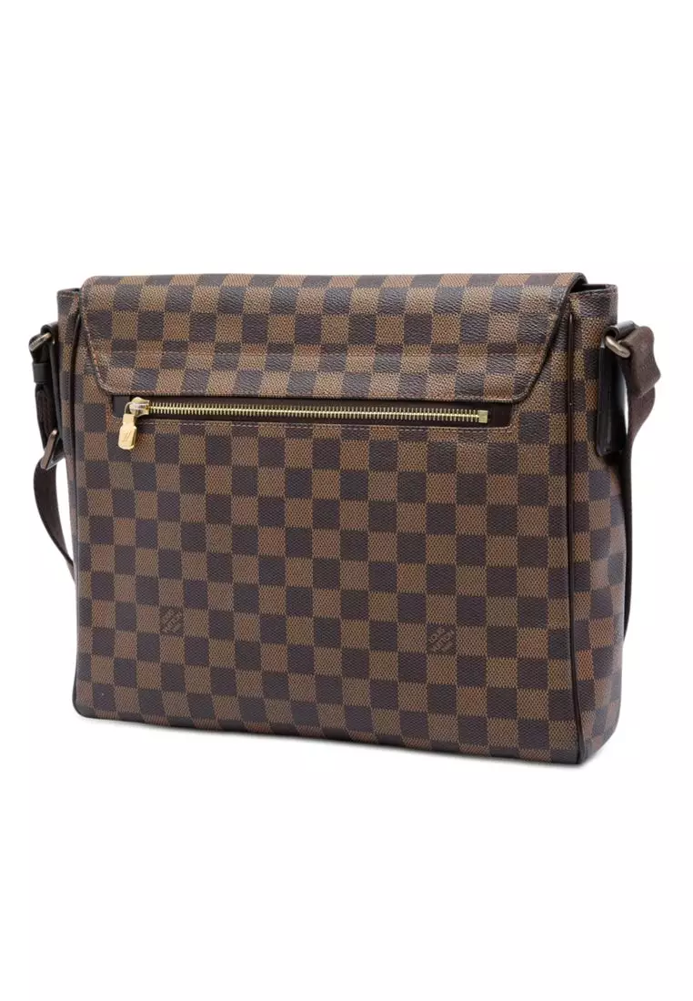 Pre-Loved Louis Vuitton Damier Ebene District Mm