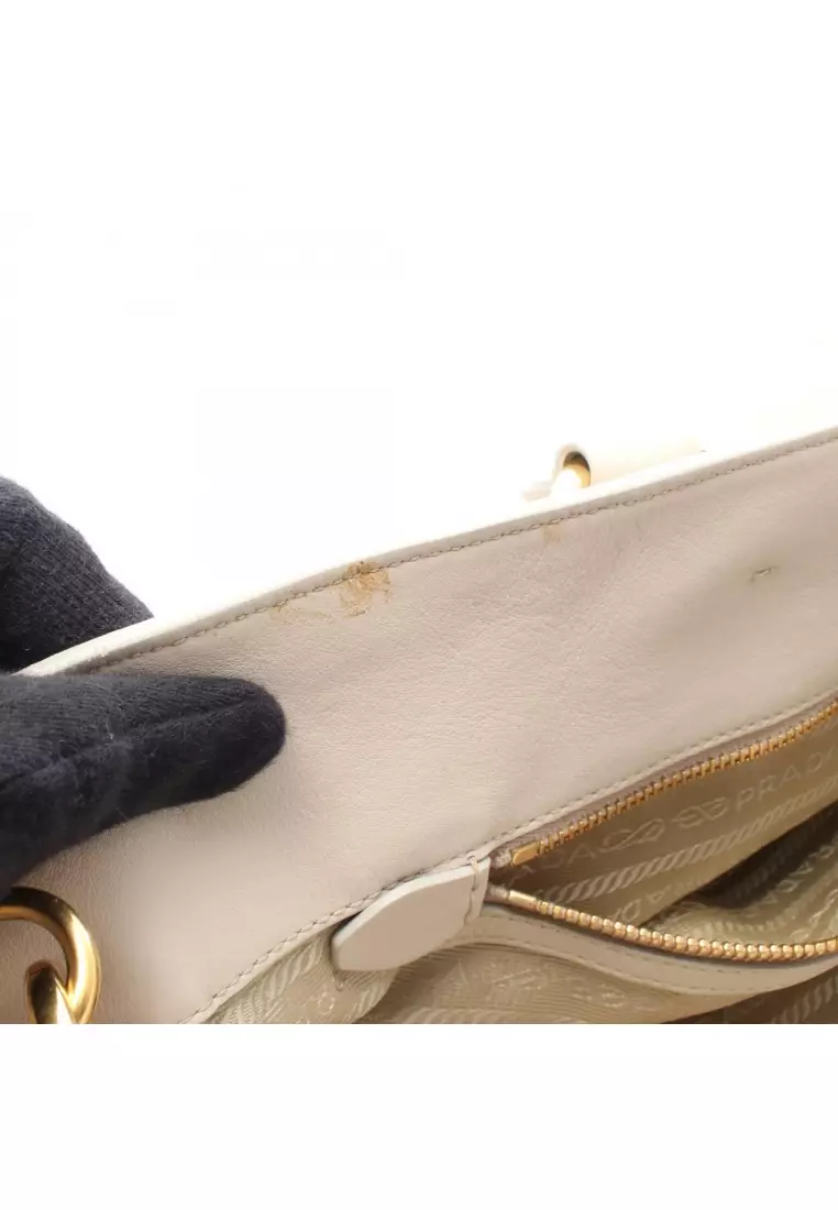 Pre-Loved Prada VIT.DAINO Handbag tote bag leather ivory 2WAY