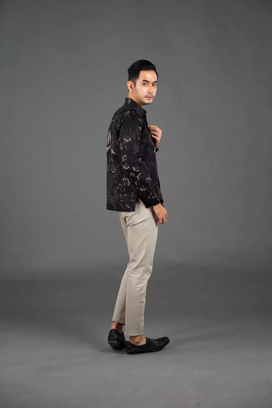 Kemeja Batik ARKANZA Motif Mahameru Hitam Lengan Panjang Lapis Furing Slimfit Katun Premium