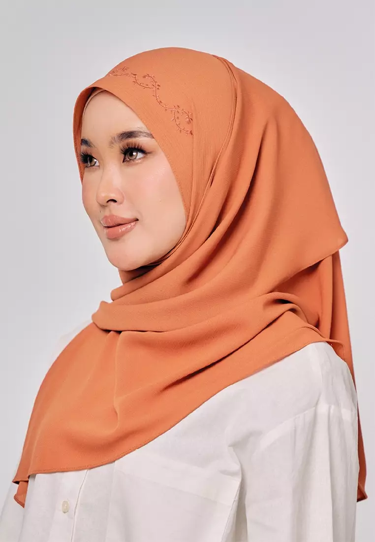 Sulam Mekar Ironless Chiffon Triangle Bawal in Autumn Brown