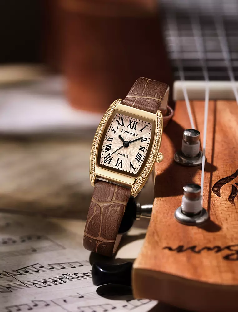 Jam Tangan Wanita Tonneau-shaped Diamond Dial Tali Kulit Mode Jam Tangan Cewek light brown