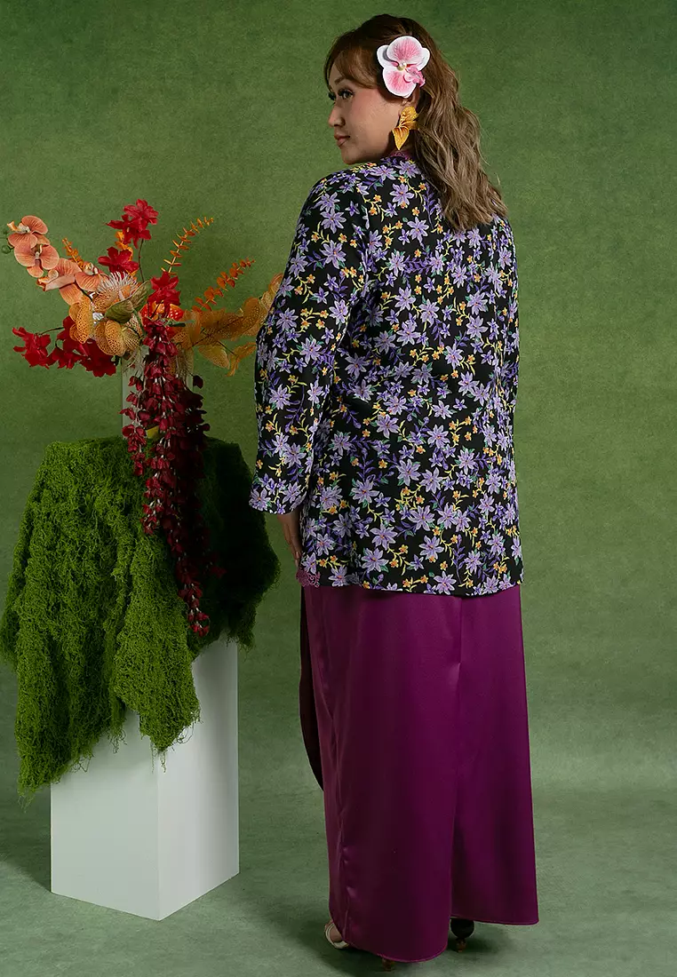 Naqiyah 加大碼 Kebaya 套裝