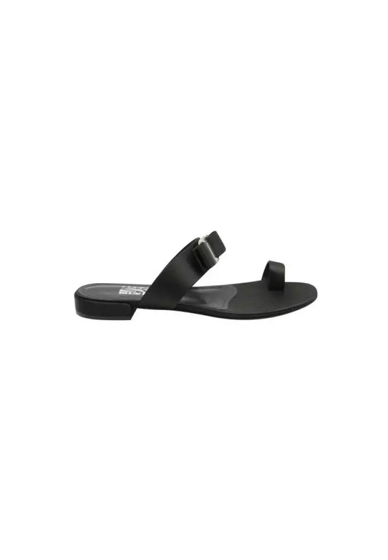 Ferragamo flip flops outlet