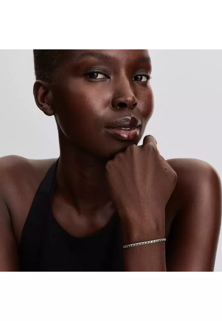 Round Clasp Wing Chain Bracelet