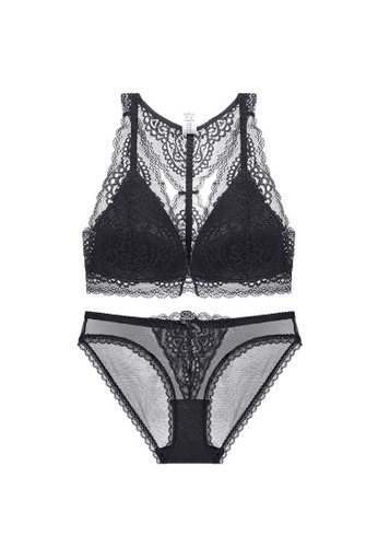 W.Excellence black Premium Black Lace Lingerie Set (Bra and Underwear) 0AAD2US146C64FGS_1