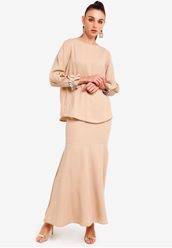 Embellished Pleated Cuff Tunic Top Set from Zalia in brown and Beige