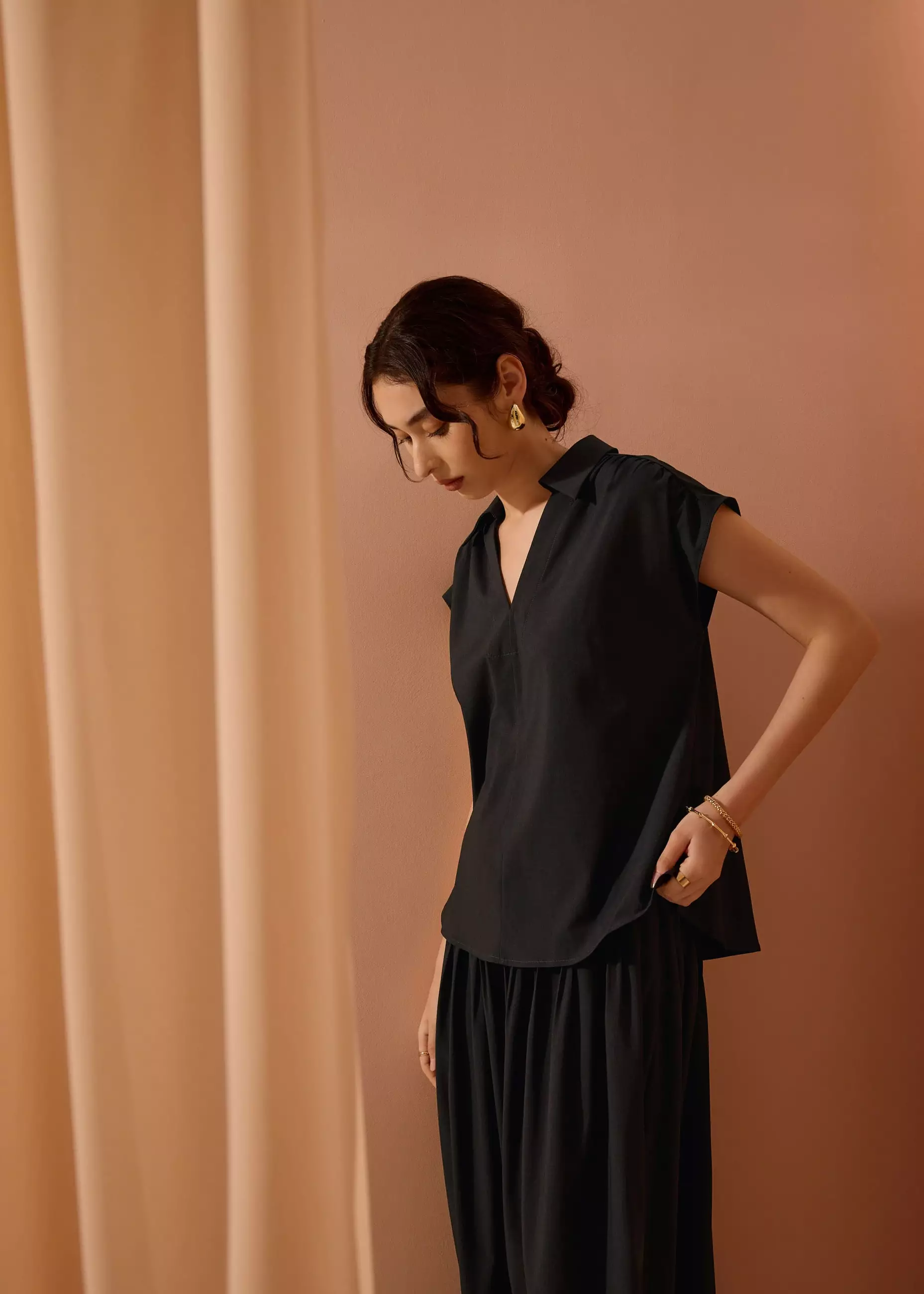 Atasan Wanita - Dana Relaxed V-neck Shirt