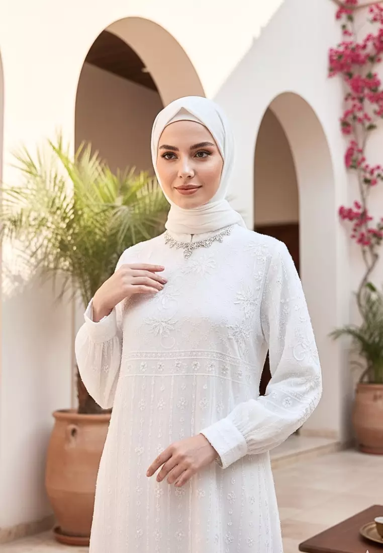 Gamis Muslimah Putih Elegan Model Long Dress Premium – Baju Lebaran Wanita Terbaru Nyaman, Anggun & Mewah Dipakai By Brilliant Girl Warna PUTIH