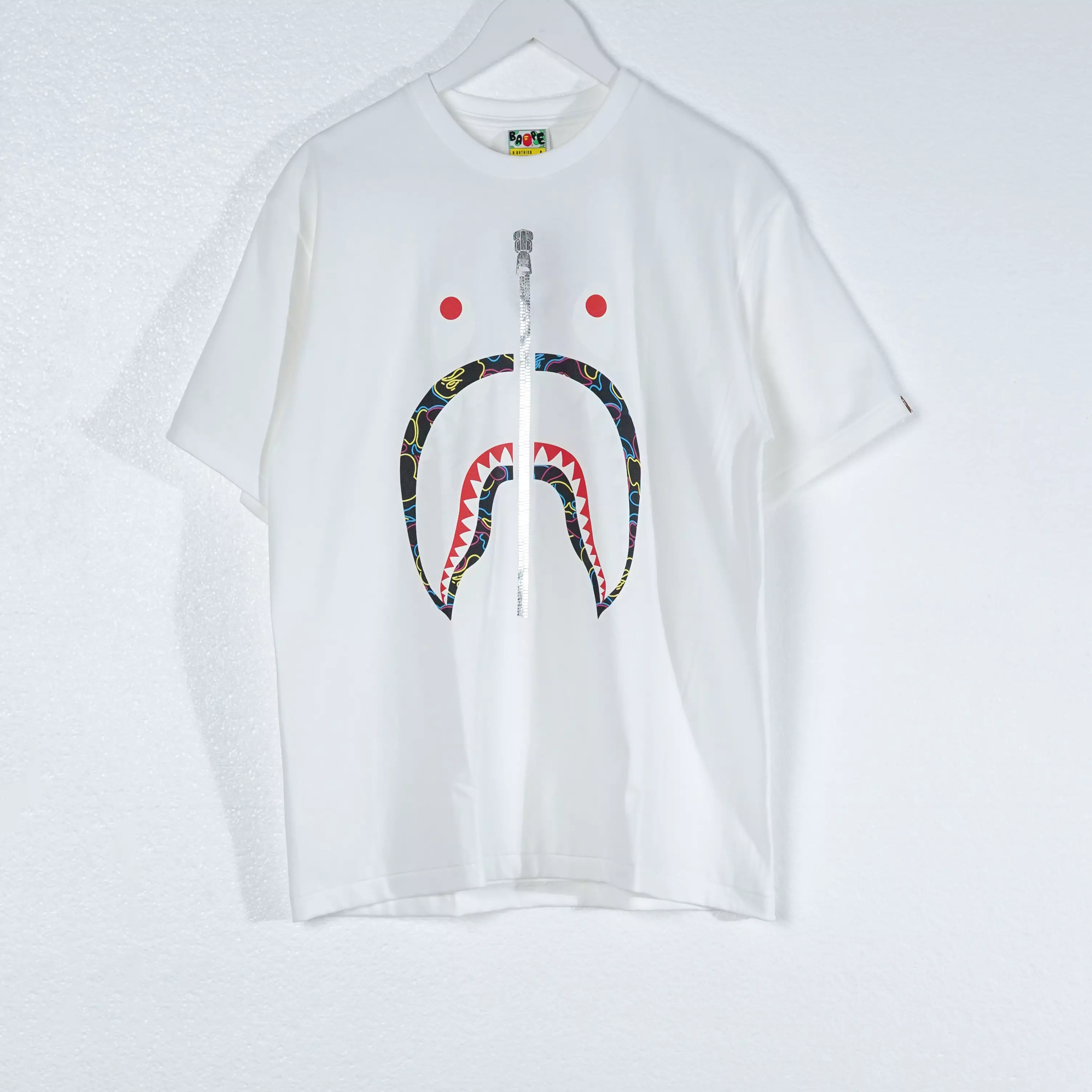 Kaos BAPE SHARK OUTLINE CAMO MULTI BLACK WHITE TSHIRT 100% ORIGINAL