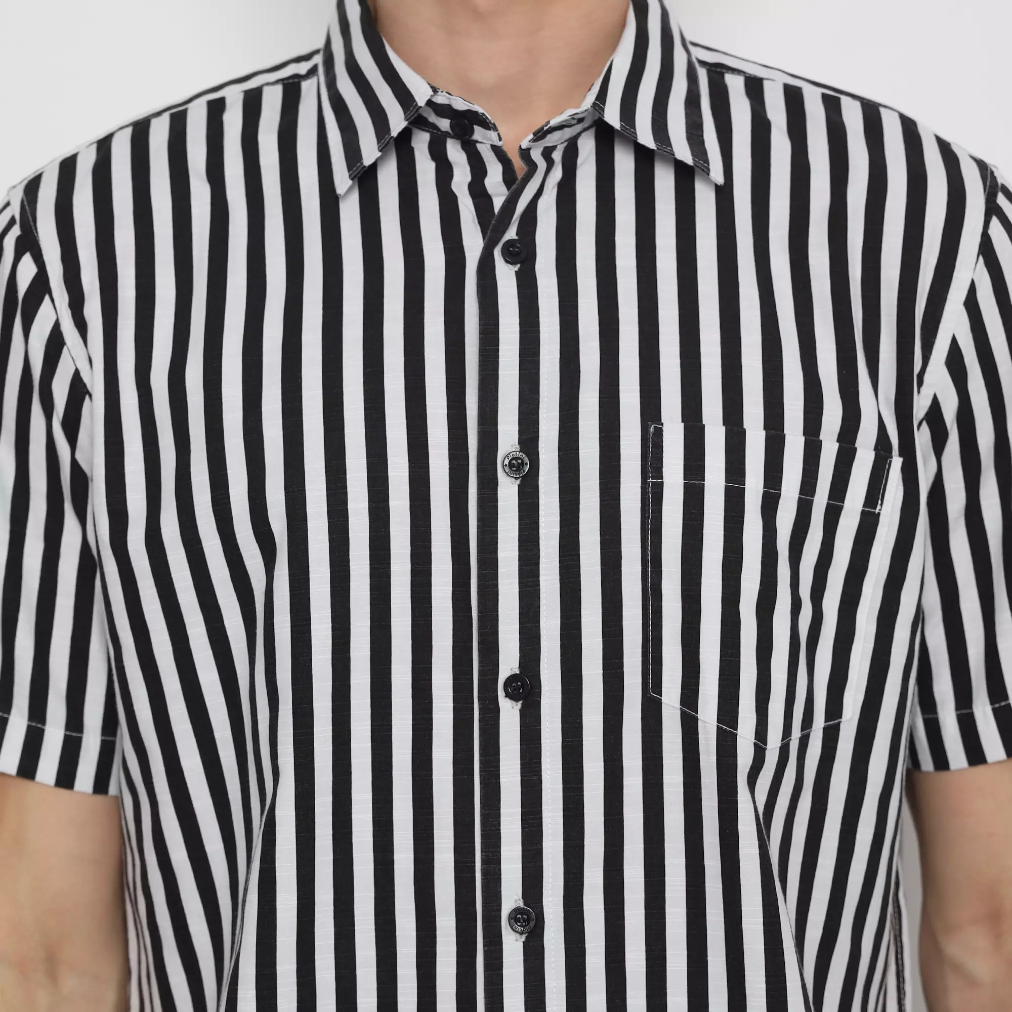 Platini Kemeja Salur Pria Lengan Pendek Katun Hitam Putih 73447