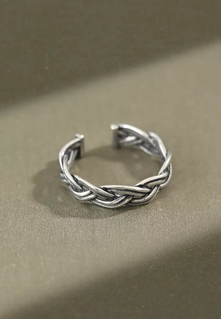 Double outlet twist ring