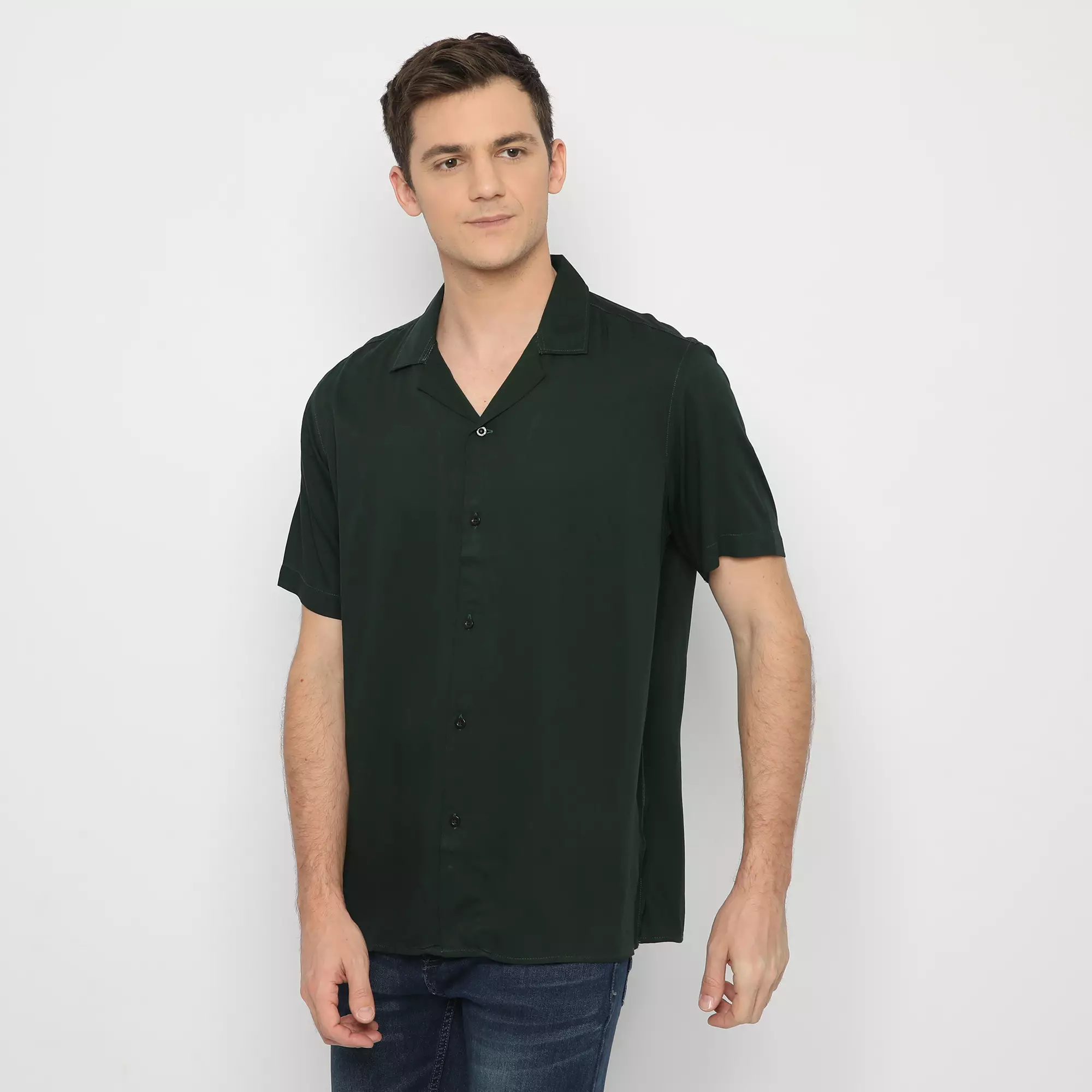 (LAST CALL) Platini Kemeja Polos Pria Kerah Hawai Katun Hijau Botol 73311