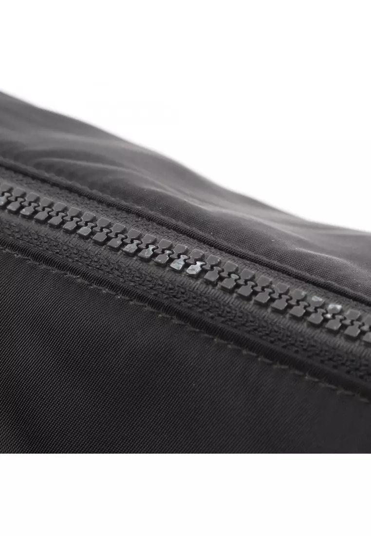 Pre-Loved BOTTEGA VENETA Clutch bag Nylon black