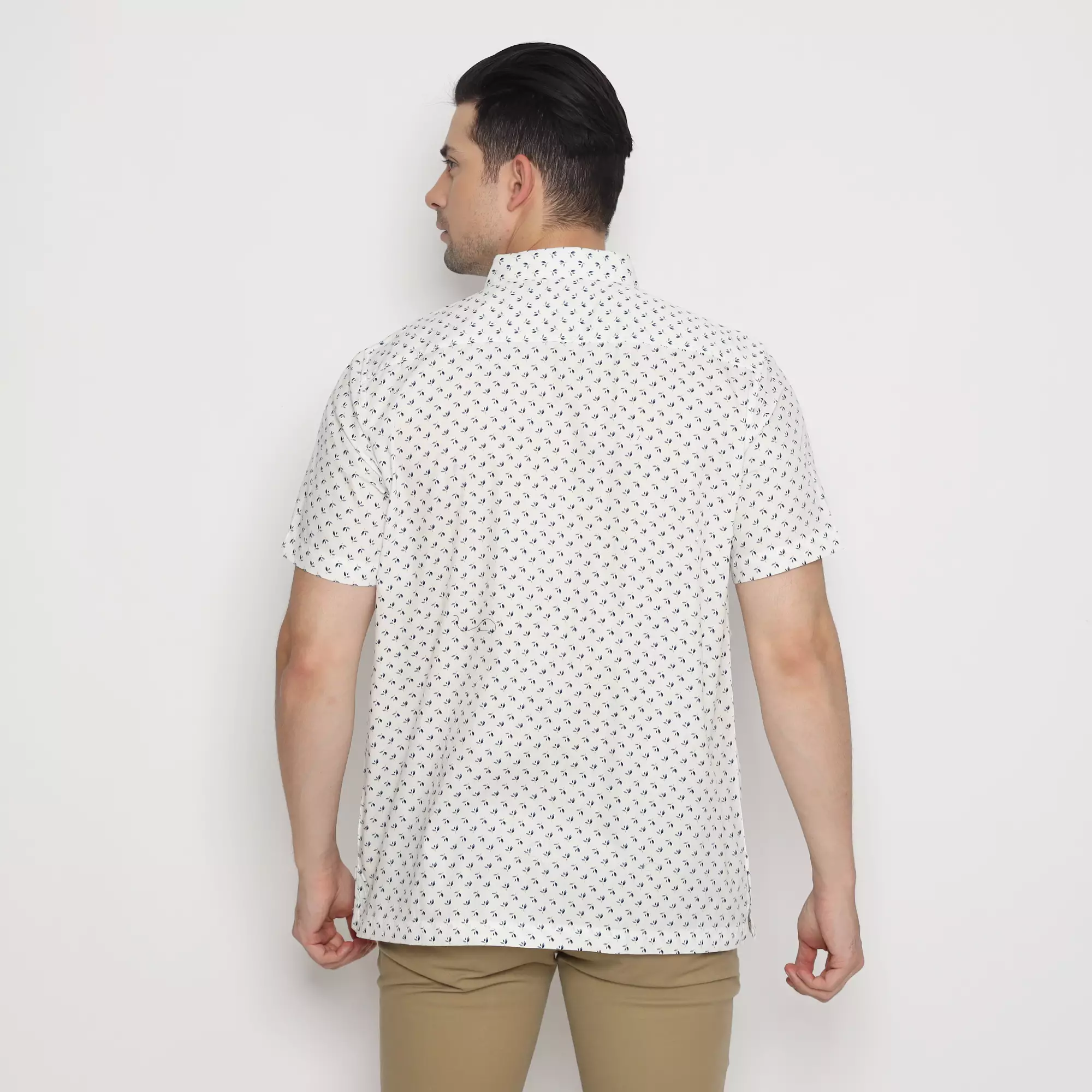 (LAST CALL) Platini Kemeja Motif Pria Lengan Pendek Katun Putih 132234